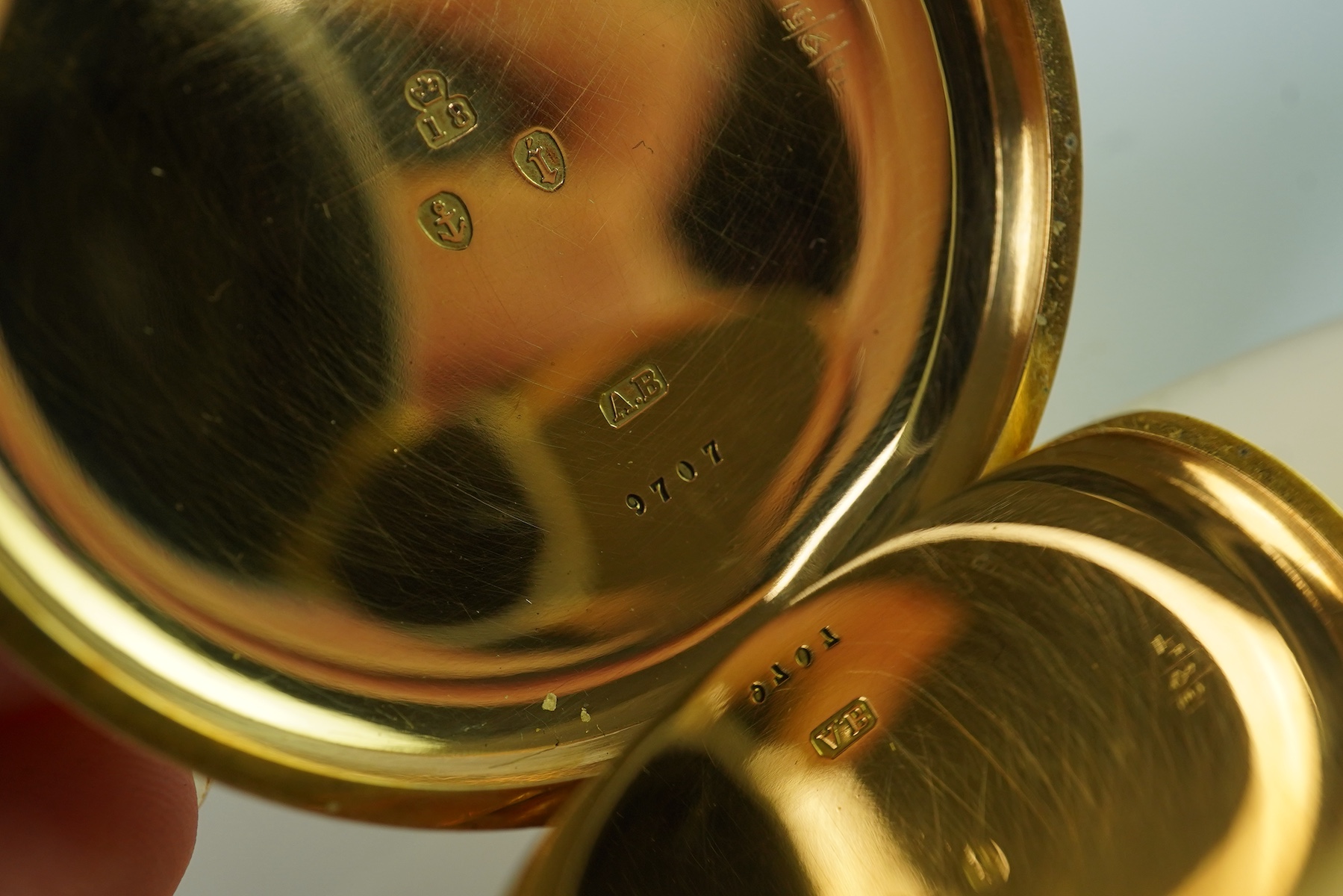 A late Victorian engine turned 18ct gold open faced keyless pocket watch by The American Waltham Watch Company